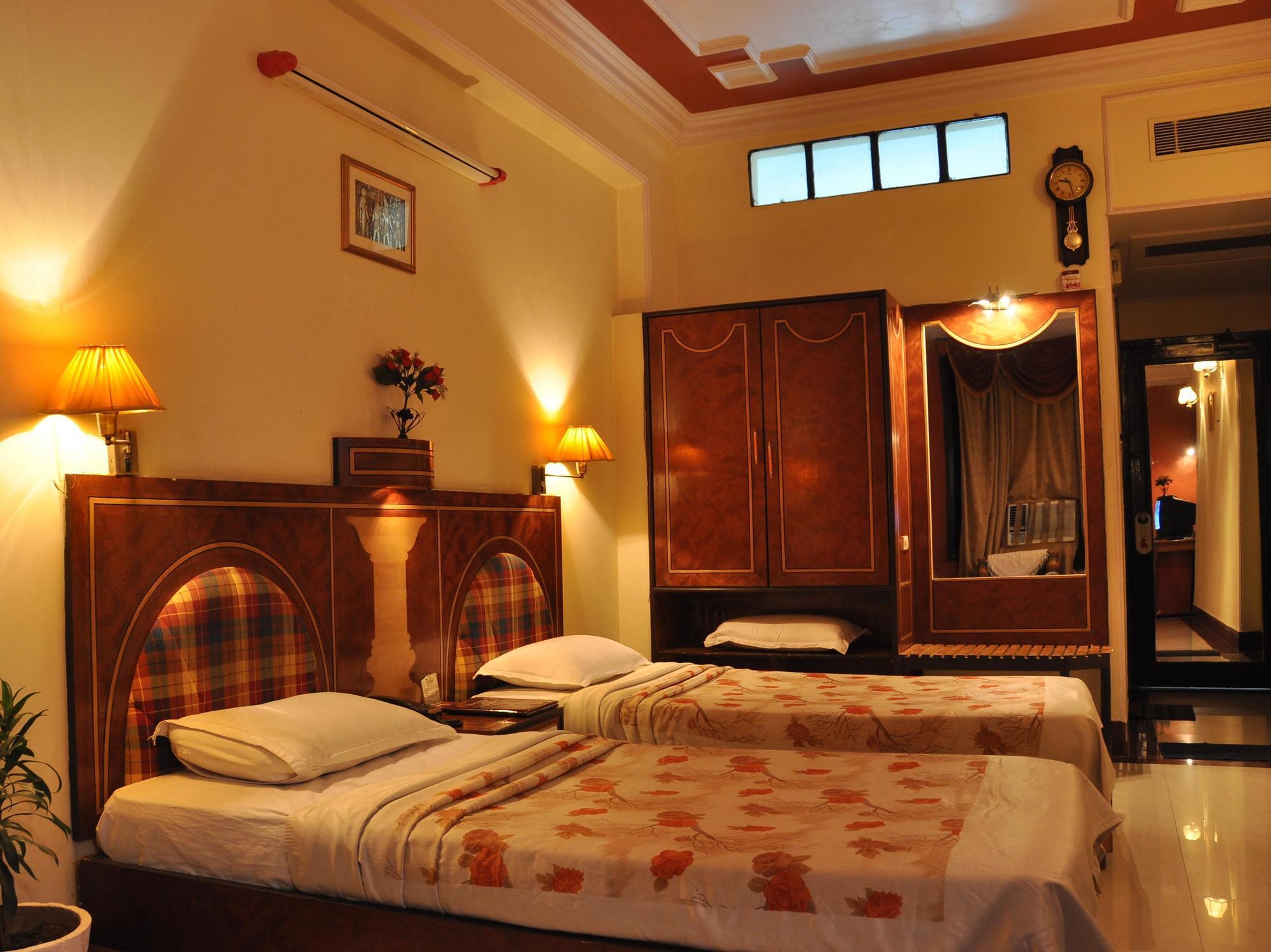 Hotel Rishi Regency Jabalpur Exteriér fotografie
